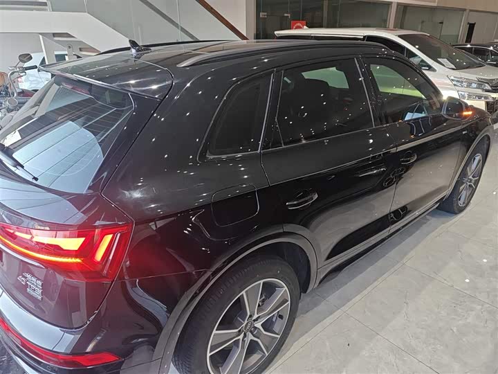 Фото 7 - Audi Q5L