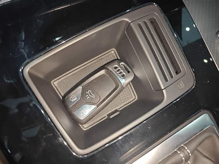 Фото 9 - Audi Q5L