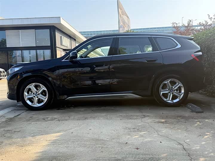 Фото 2 - BMW iX1