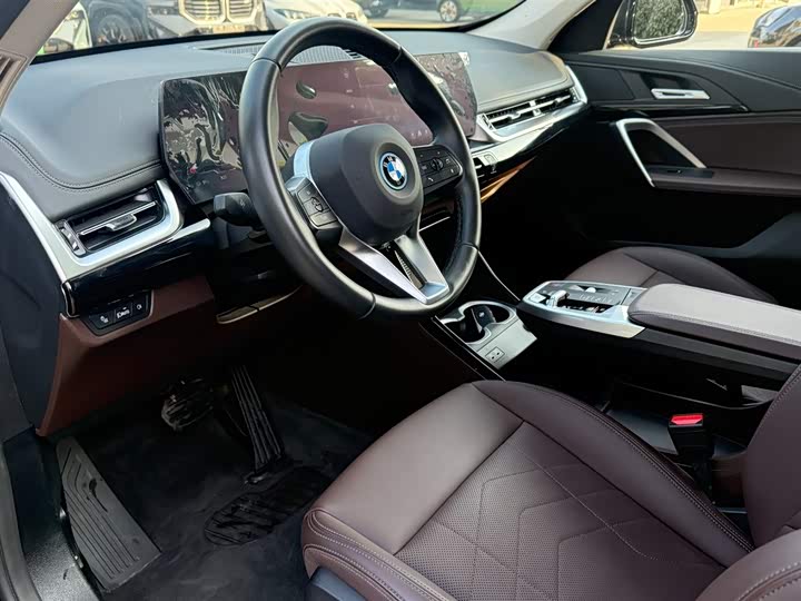 Фото 8 - BMW iX1