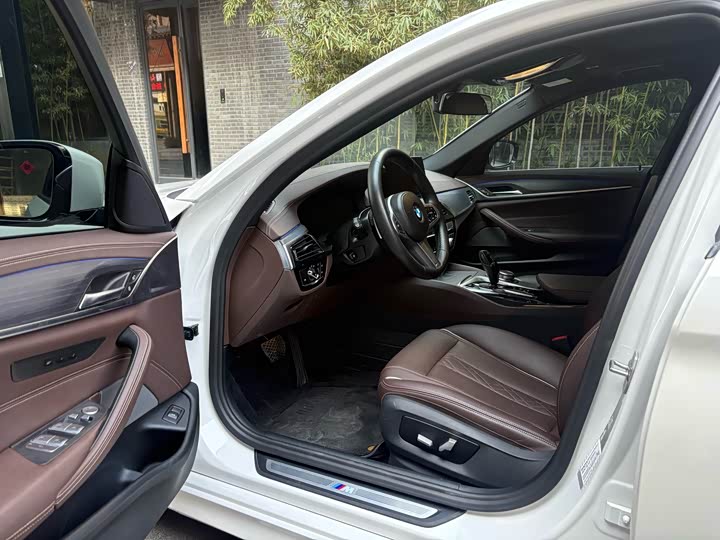 Фото 9 - BMW 5 Series