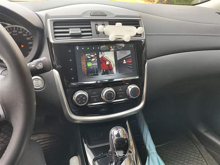 Фото 6 - Nissan Tiida