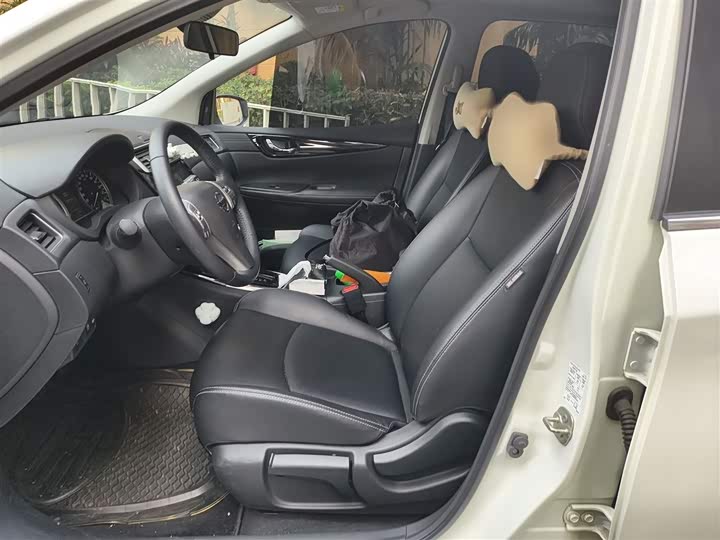 Фото 8 - Nissan Tiida