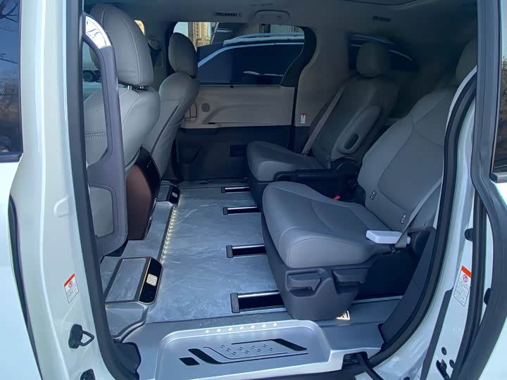 Фото 5 - Toyota Granvia