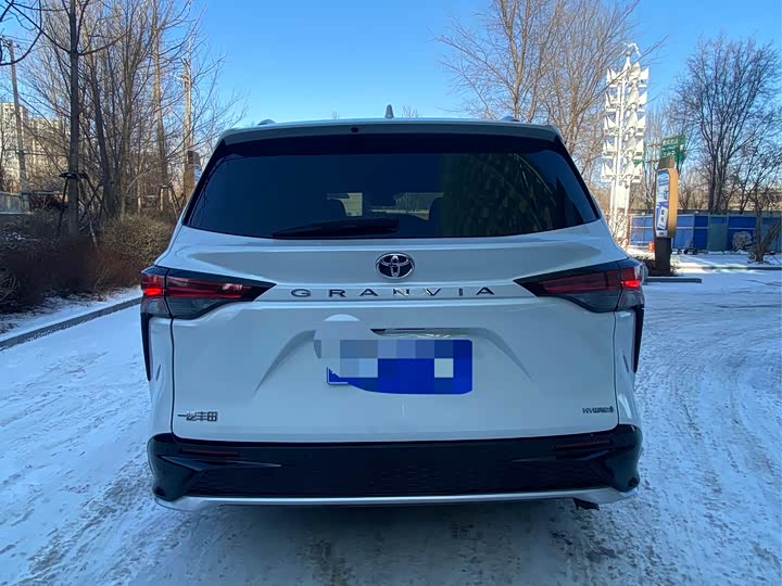 Фото 8 - Toyota Granvia