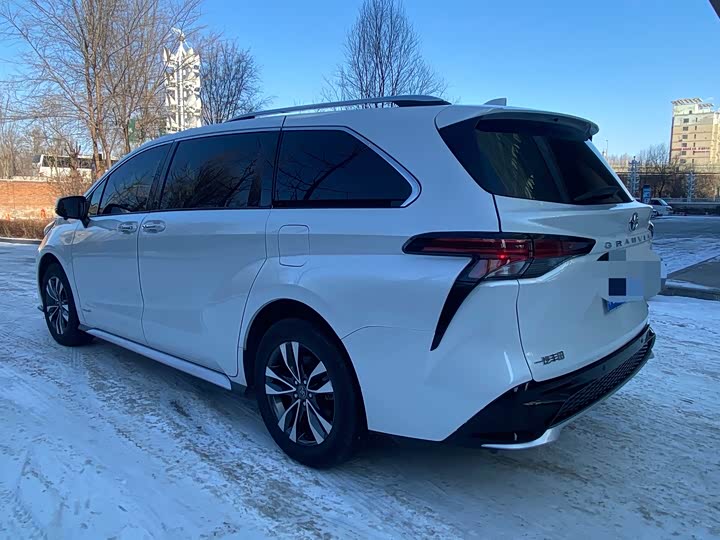 Фото 9 - Toyota Granvia