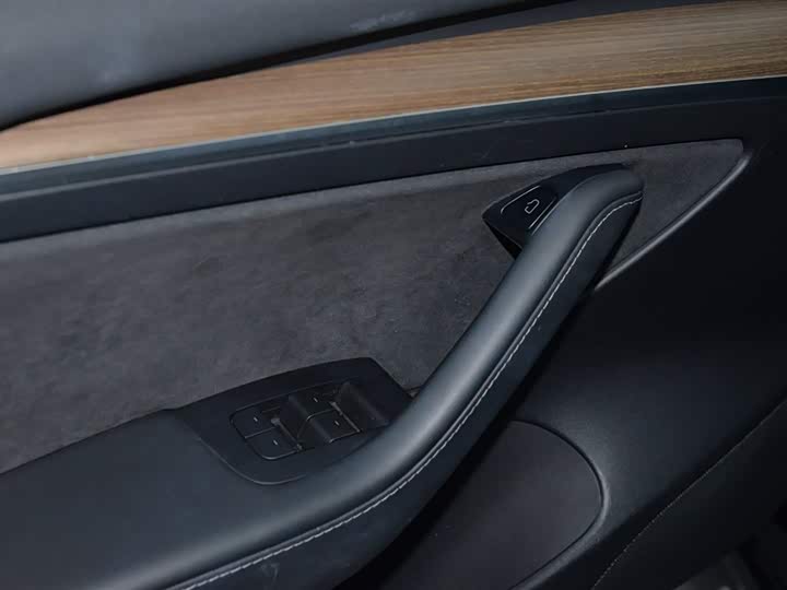 Фото 6 - Tesla Model 3