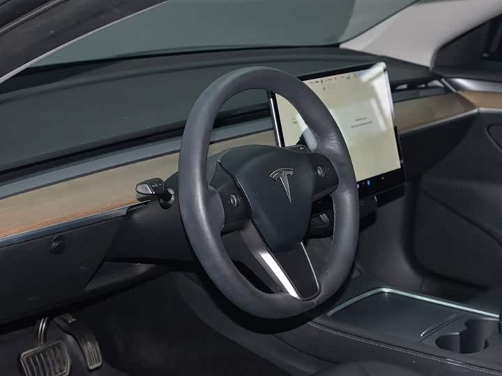 Фото 7 - Tesla Model 3