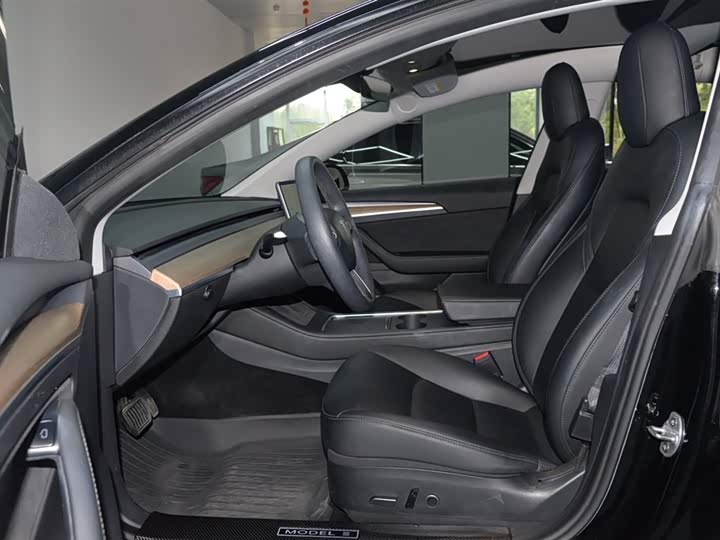 Фото 8 - Tesla Model 3