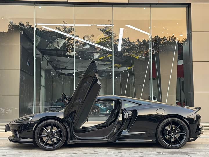 Фото 3 - McLaren GT