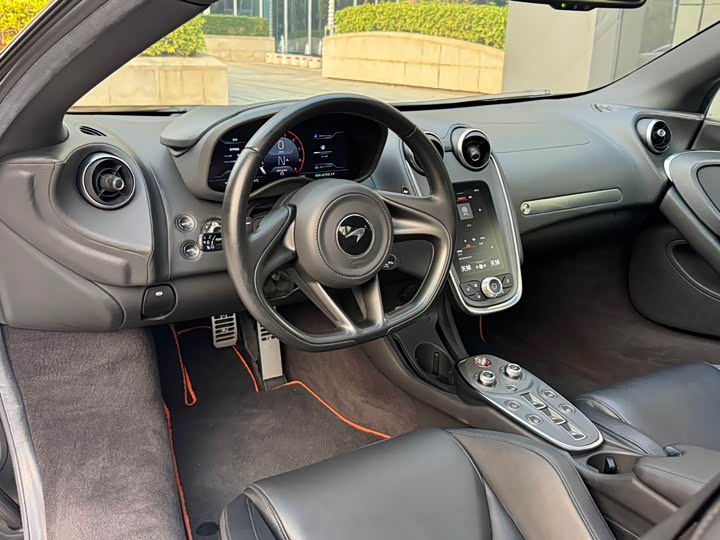 Фото 4 - McLaren GT