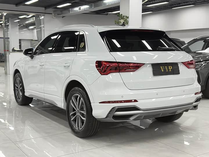 Фото 4 - Audi Q3