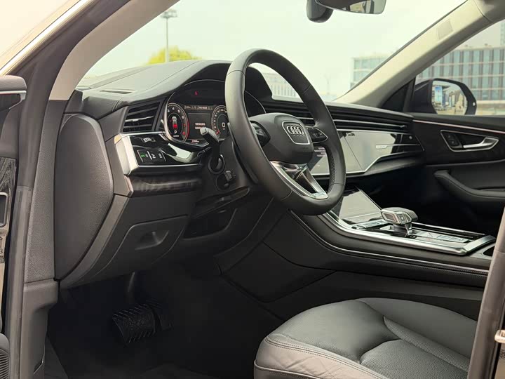 Фото 5 - Audi Q8