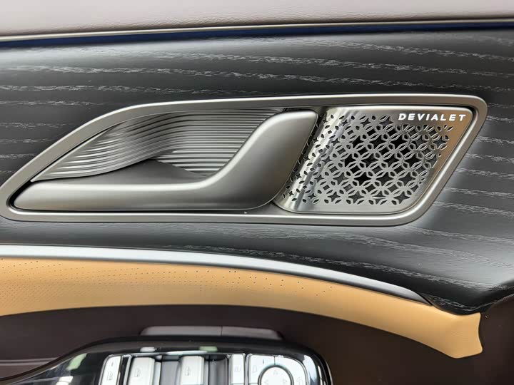 Фото 9 - Denza D9