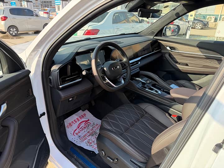 Фото 7 - Geely Monjaro