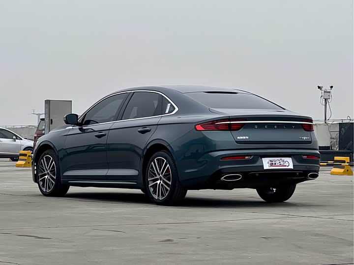 Фото 3 - Geely Preface