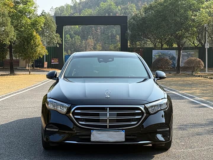 Фото 2 - Mercedes-Benz E-Class