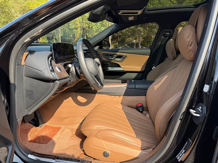 Фото 4 - Mercedes-Benz E-Class