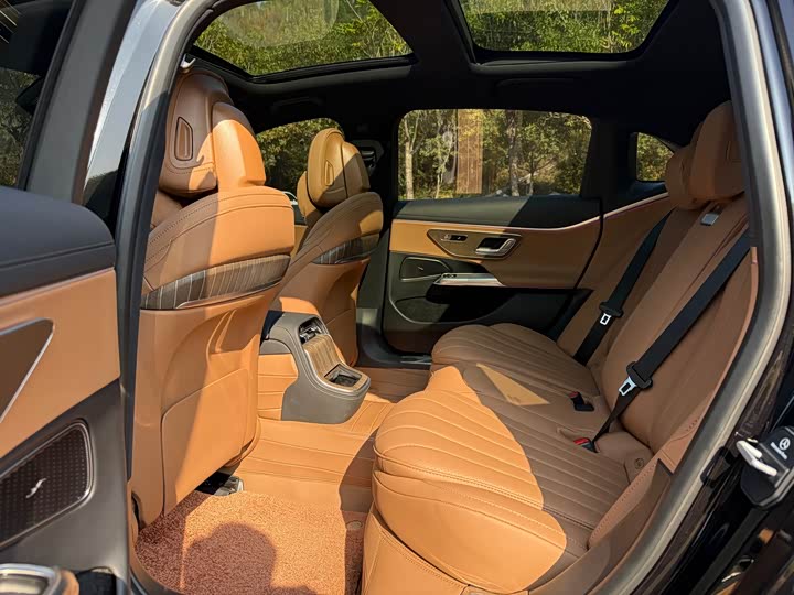 Фото 6 - Mercedes-Benz E-Class