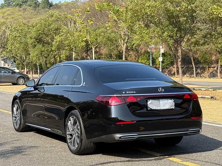 Фото 9 - Mercedes-Benz E-Class