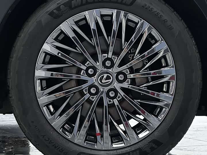 Фото 8 - Lexus LM