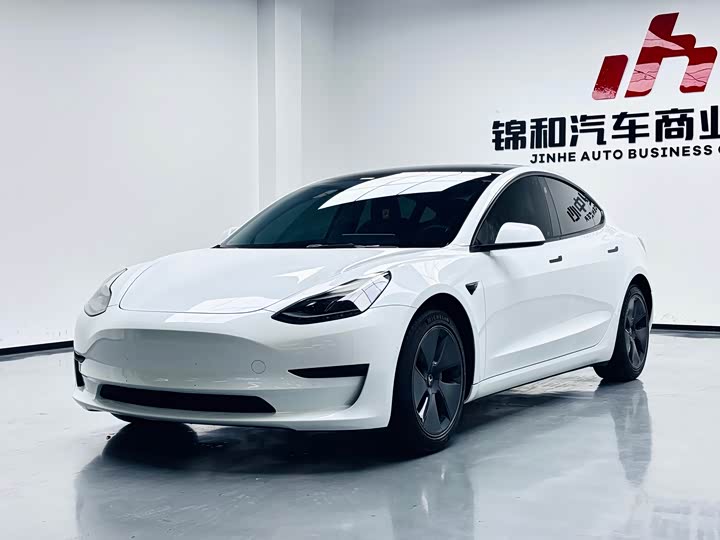 Фото 1 - Tesla Model 3