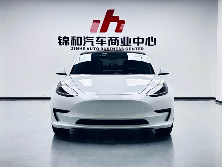 Фото 2 - Tesla Model 3