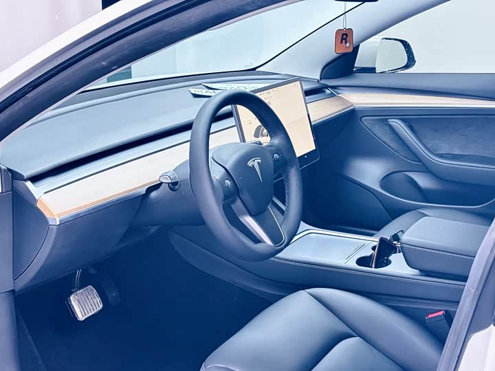 Фото 3 - Tesla Model 3