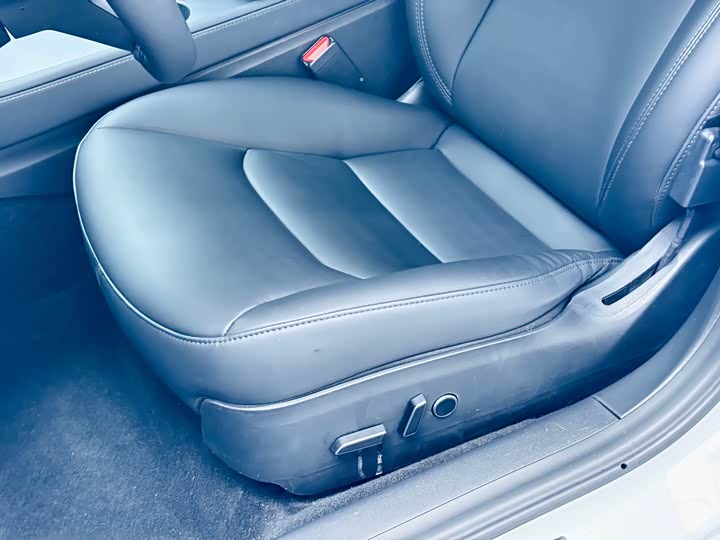 Фото 4 - Tesla Model 3