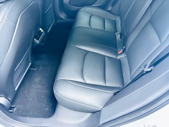 Фото 6 - Tesla Model 3