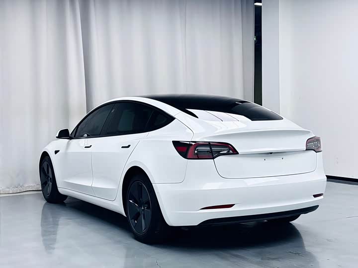 Фото 7 - Tesla Model 3