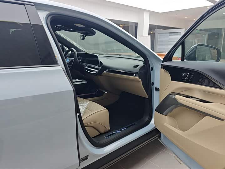 Фото 8 - Cadillac Lyriq