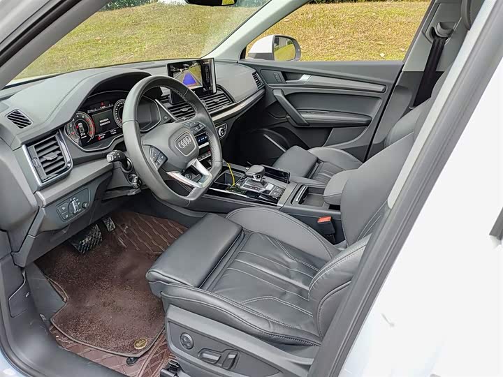 Фото 7 - Audi Q5L