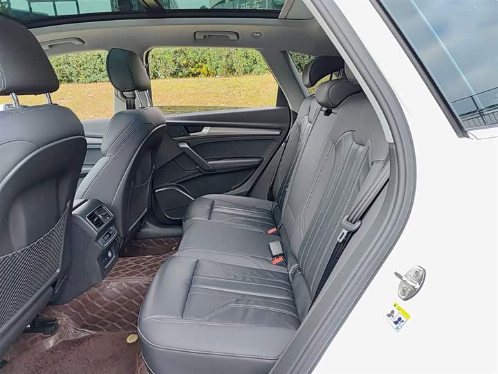 Фото 8 - Audi Q5L