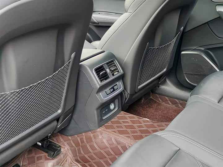 Фото 9 - Audi Q5L