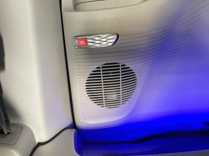 Фото 9 - Maxus Mifa 9