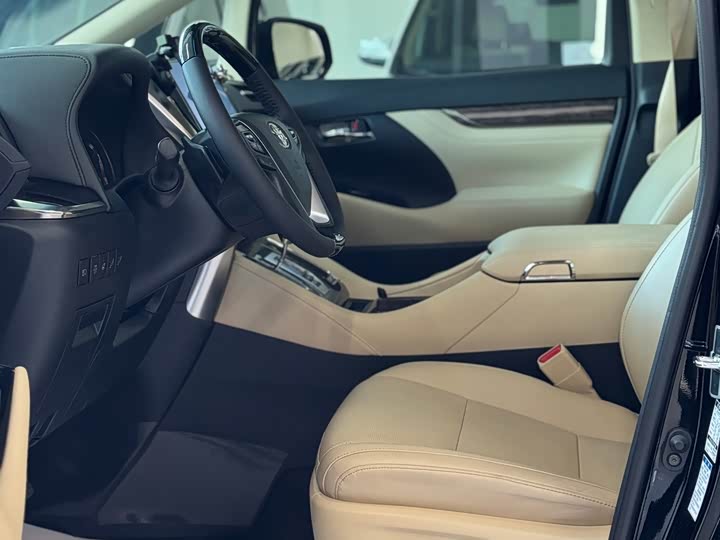 Фото 5 - Toyota Alphard