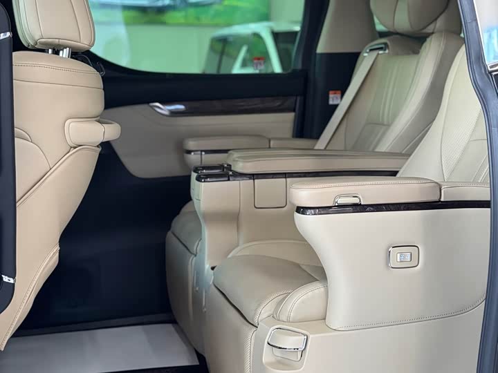 Фото 6 - Toyota Alphard