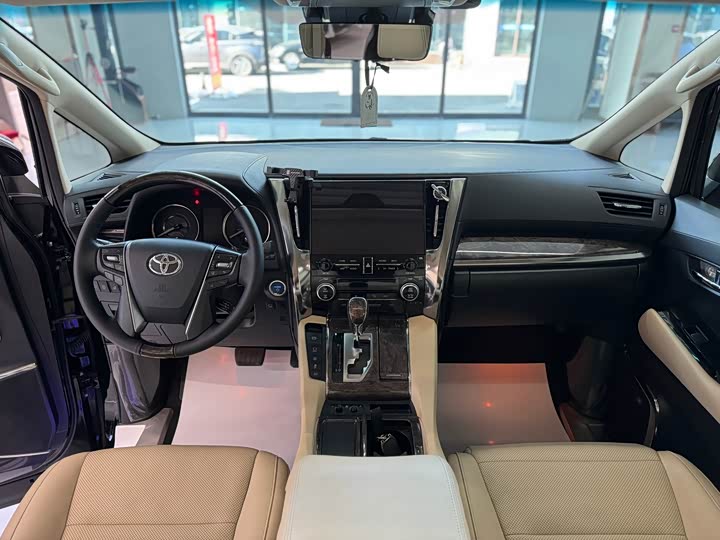 Фото 8 - Toyota Alphard