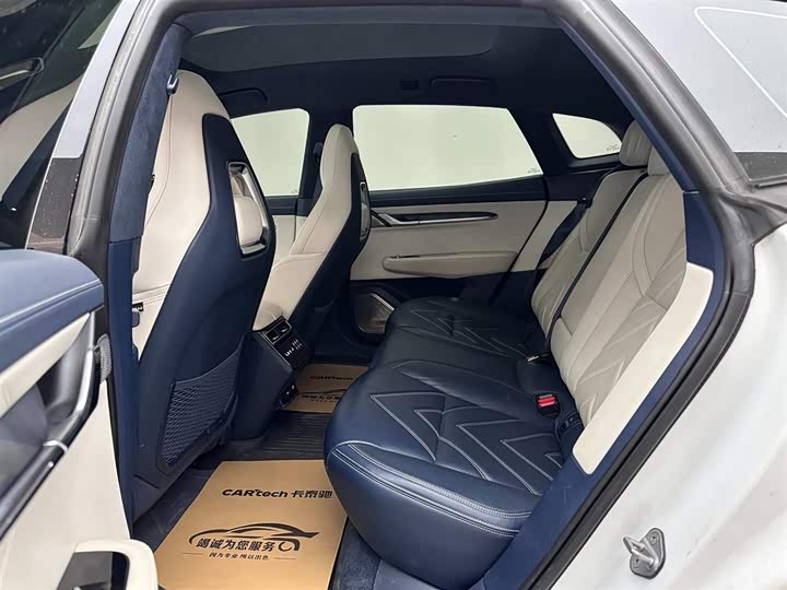 Фото 9 - Zeekr 001