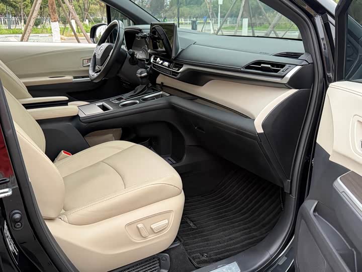 Фото 6 - Toyota Granvia