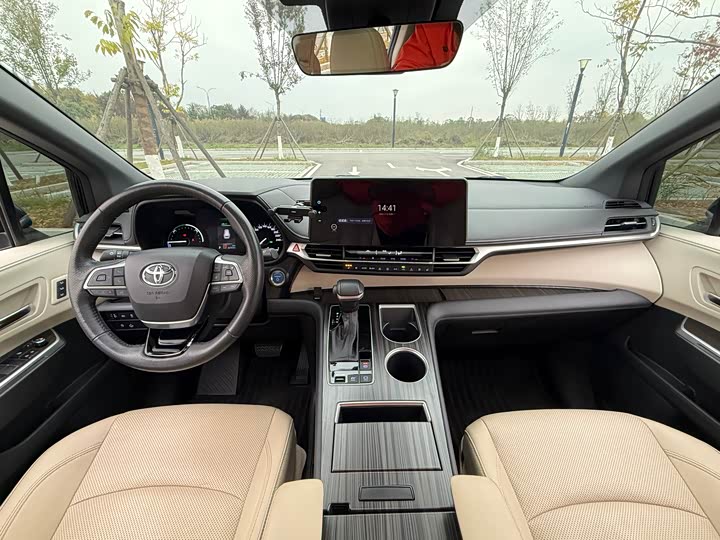 Фото 9 - Toyota Granvia