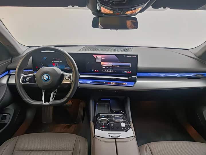 Фото 7 - BMW i5