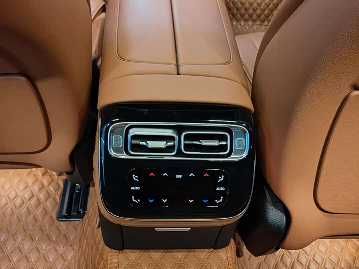 Фото 9 - Mercedes-Benz S-Class