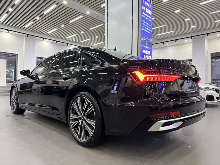 Фото 4 - Audi A6L
