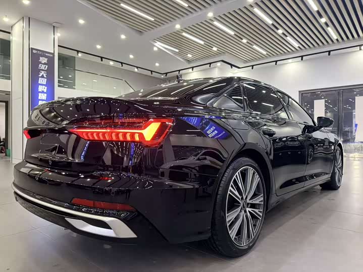 Фото 6 - Audi A6L