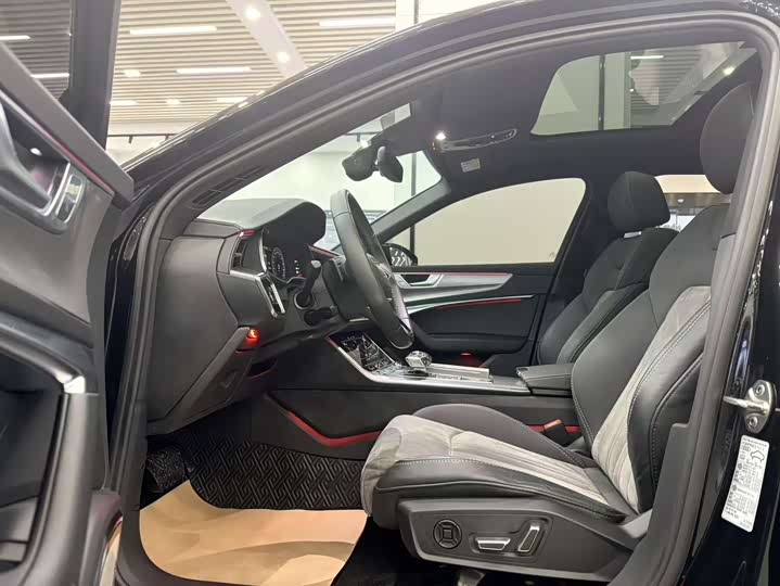 Фото 7 - Audi A6L