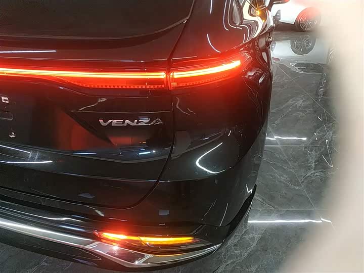 Фото 8 - Toyota Venza