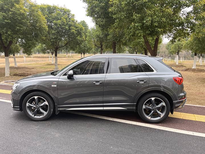 Фото 4 - Audi Q3