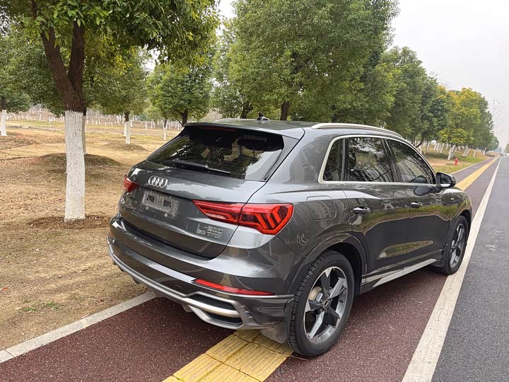 Фото 8 - Audi Q3